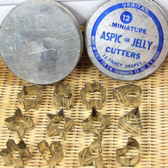 Vintage Veritas Aspic Jelly Cutters:12 Retro Fancy Shapes Made in Italy - Picture 2 of 9